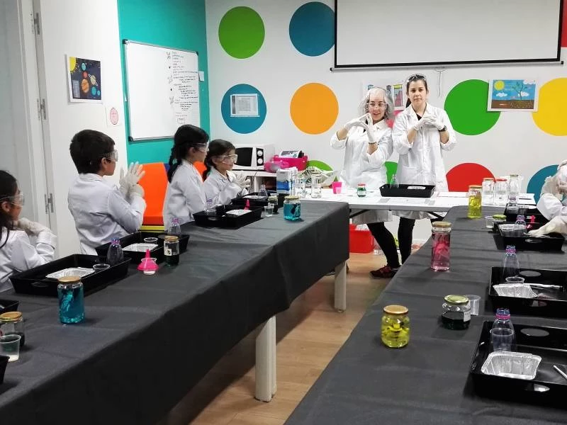 Clase de ingles en el laboratorio