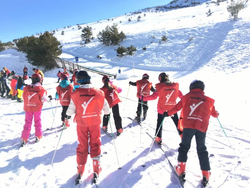 Cursos de esquí y snowboard para niños