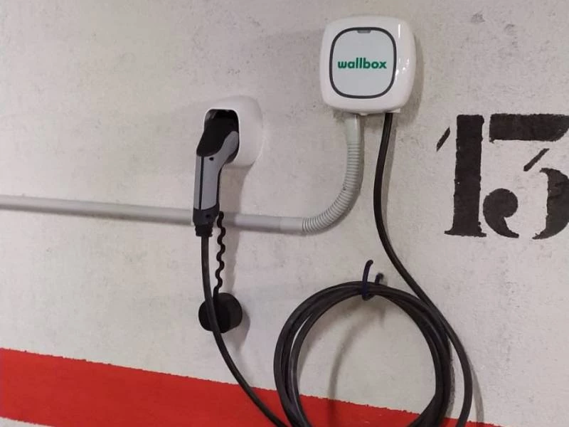 Instalación de puntos de recarga coches eléctricos en Retsolar