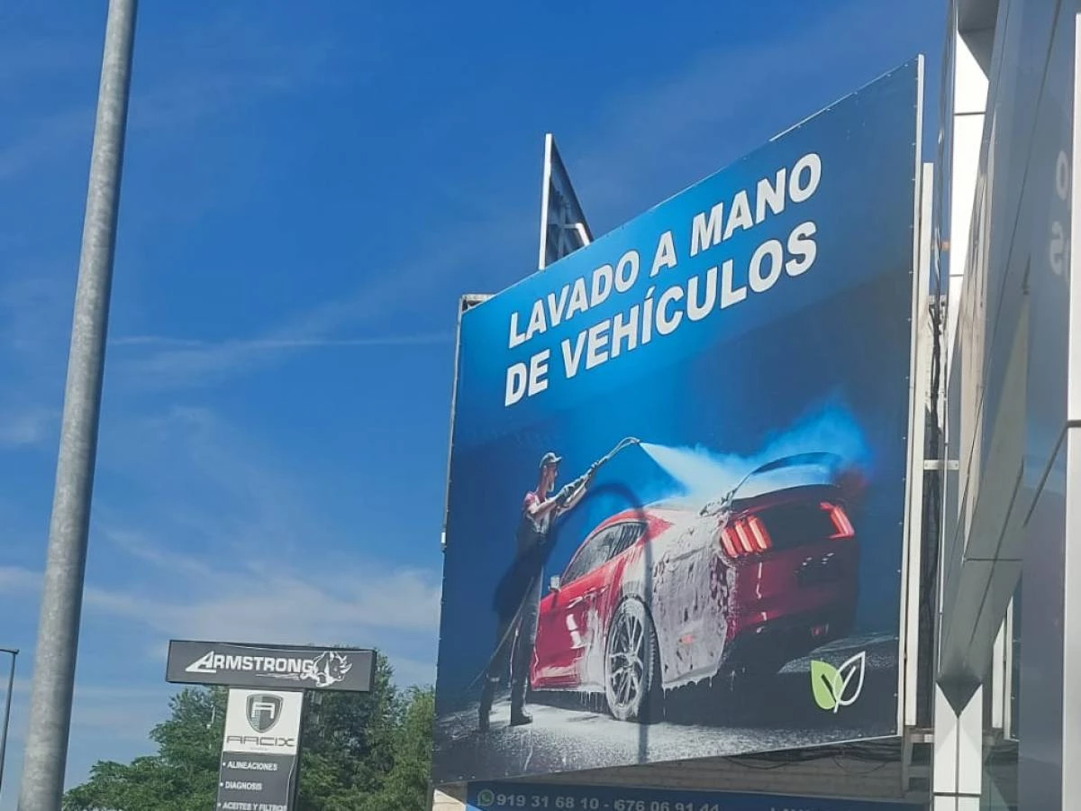 LIMPIEZA BRILLANTE - Lavado de coches a mano