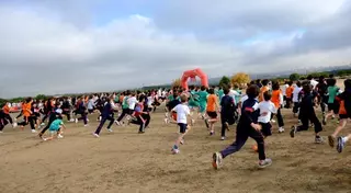 La alcaldesa de Pozuelo da la salida a la XXIII edición del Cross del Maestro
