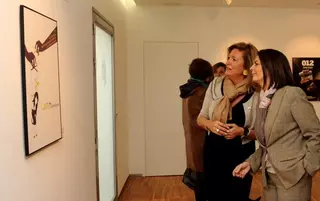 La alcaldesa de Pozuelo inaugura la exposición de la V edición del concurso de Artes Visuales contra la Violencia de Género