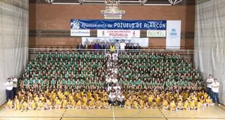La alcaldesa, Paloma Adrados, con el Club de Baloncesto Pozuelo
