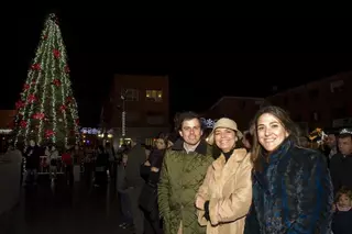 La alcaldesa inaugura el alumbrado de Navidad en la Plaza de Padre Vallet