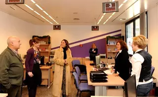 La alcaldesa visita la nueva Oficina de Atención al Ciudadano de la Estación