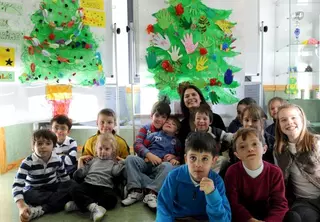 La alcaldesa visita el primer campamento urbano de Navidad en el Espacio Ocio Pozuelo