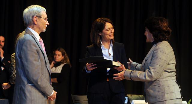 La alcaldesa reconoce la labor de los profesores de Pozuelo