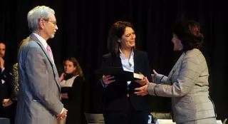 La alcaldesa reconoce la labor de los profesores de Pozuelo