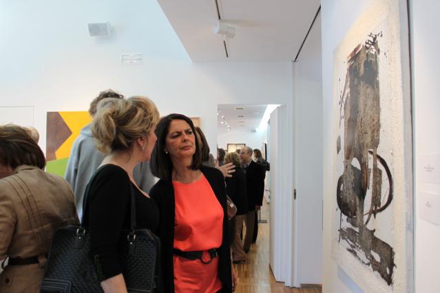 La alcaldesa inaugura la exposición del Certamen de Pintura y Escultura Mujeres en Igualdad