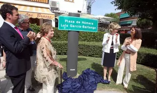 La Plaza de Húmera de Pozuelo se llamará desde hoy Plaza de Húmera Luis García- Berlanga