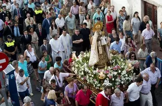 La misa y la procesión en el Día de la Virgen ponen fin a las fiestas de La Estación de Pozuelo