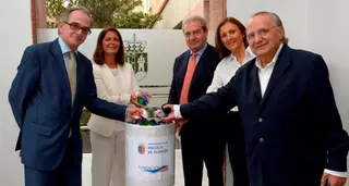El Ayuntamiento colabora con la Fundación SEUR en el proyecto Tapones para una vida