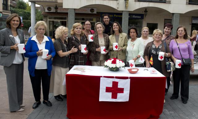 El Ayuntamiento de Pozuelo de Alarcón colabora con Cruz Roja en el Día de la Banderita