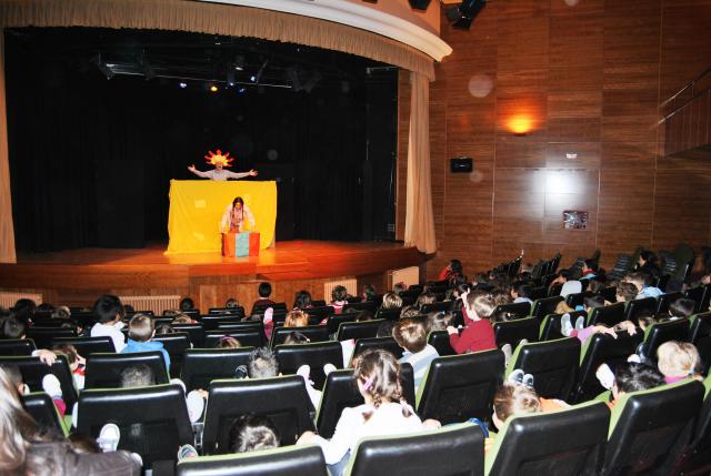 Casi 4.000 alumnos de Pozuelo de Alarcón mejoran su inglés a través del teatro