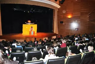 Casi 4.000 alumnos de Pozuelo de Alarcón mejoran su inglés a través del teatro