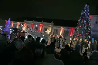 La alcaldesa inaugura el alumbrado navideño de las calles del municipio