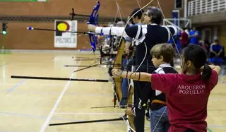 Los clubes de Fútbol y de Tiro con Arco celebran sus torneos de navidad en Pozuelo