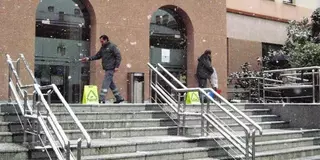 El Ayuntamiento de Pozuelo esparce sal ante la previsión de nevadas de estos días