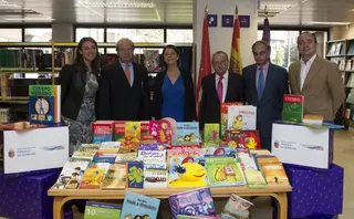 Ayuntamiento y Fundación SEUR entregan más de un millar de libros en bibliotecas y colegios de Pozuelo
