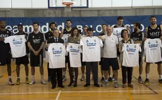González y Adrados apoyan al Real Madrid de Baloncesto en el polideportivo Valle de las Cañas de Pozuelo