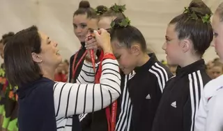 La alcaldesa asiste al Campeonato de Iniciación de Gimnasia Rítmica en el polideportivo El Torreón