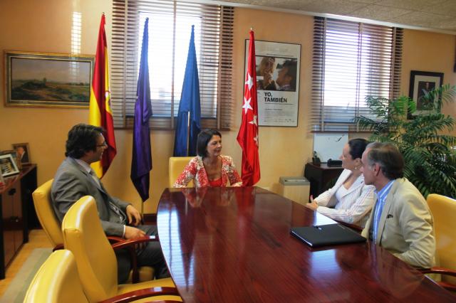 La alcaldesa se reúne con la Asociación de Jóvenes Empresarios de Pozuelo