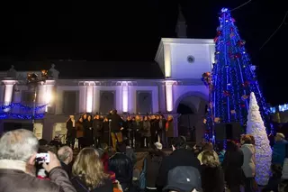 El gran Belén del Ayuntamiento y el alumbrado navideño marcan el comienzo de la Navidad en Pozuelo