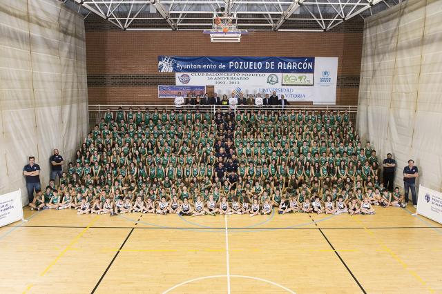 El Club Baloncesto Pozuelo celebró su presentación anual con más de 400 jugadores en el polideportivo El Torreón