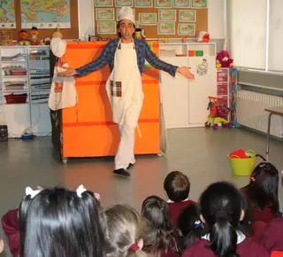 Los Alumnos de Infantil y Primaria de Pozuelo mejoran su inglés con un programa de cuentacuentos