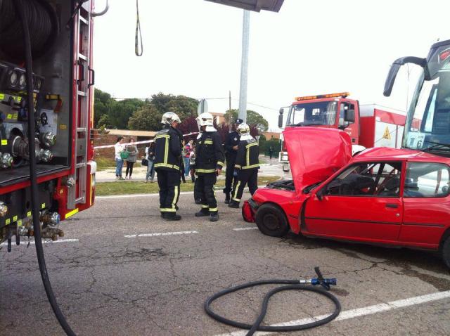 Dos jóvenes heridas tras chocar contra un autobús en Pozuelo