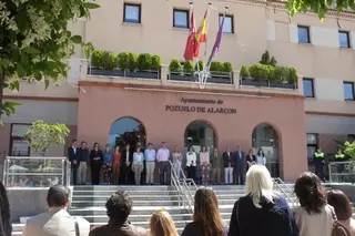 Pozuelo de Alarcón guarda un minuto de silencio por el asesinato de Isabel Carrasco