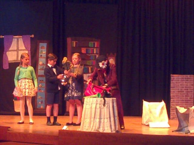Más de un centenar de escolares de ocho colegios de Pozuelo de Alarcón participan en la campaña de teatro escolar