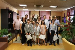 La alcaldesa recibe a los cinco alumnos del Club de Esgrima que han hecho podio en el Critérium Nacional