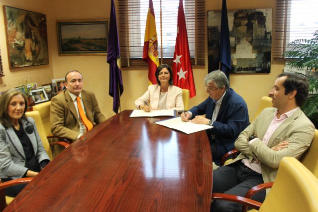 Nuevas becas para universitarios de Pozuelo de Alarcón gracias al convenio firmado entre el Ayuntamiento y ESIC