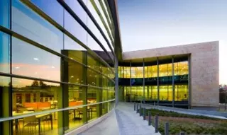 La Biblioteca Francisco Umbral ofrece su catálogo digital a través del código QR

