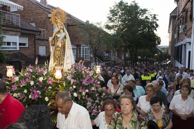 Rouco Varela presidió la Misa Solemne y Procesión en honor a la Virgen del Carmen en el barrio de la Estación de Pozuelo
