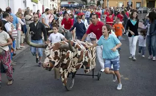 La música, los juegos infantiles, una merienda popular y el encierro chiqui ponen el broche de oro a las fiestas de La Estación