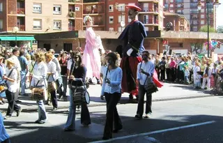 La Peña El Albero de Pozuelo crea una asociación para recuperar la tradición de los Gigantes y Cabezudos