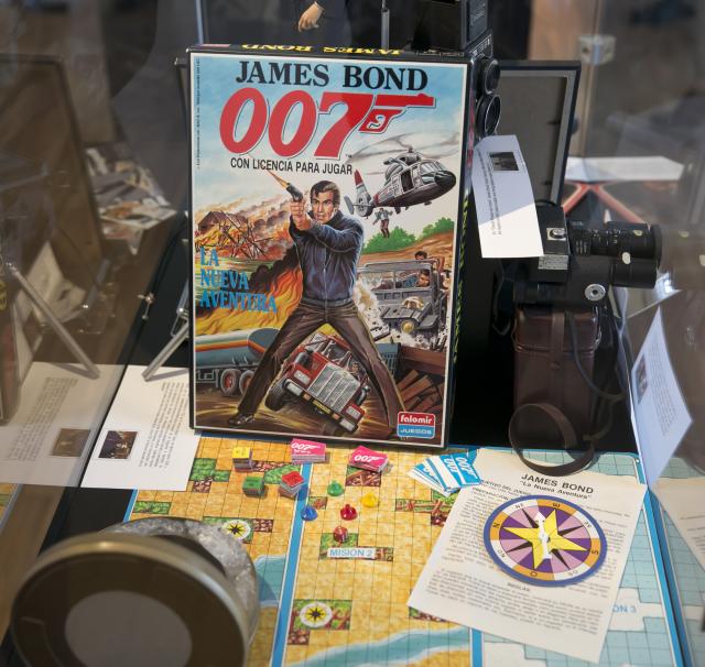 El Centro Cultural Padre Vallet acoge una exposición familiar sobre el espionaje desde un punto de vista divertido