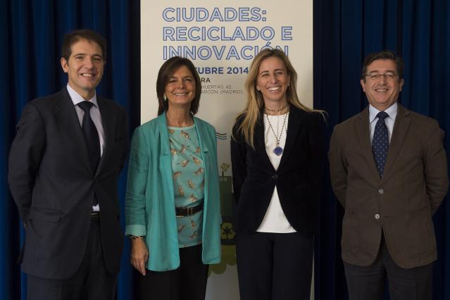 Expertos y profesionales han participado hoy en Pozuelo en una jornada sobre la innovación en el reciclado de los residuos urbanos