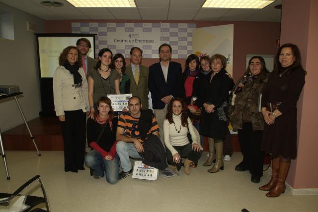 El alcalde entrega los premios a los alumnos de Pozuelo Activa-2: compromiso con la inserción