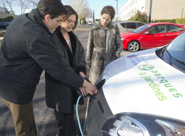Pozuelo estrena un punto de recarga de vehículos eléctricos para particulares en la calle San Juan de la Cruz