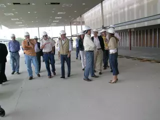 El alcalde enseña las nuevas instalaciones a los clubes deportivos
