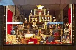 El Ayuntamiento entrega los premios a los comercios ganadores del concurso de escaparatismo navideño