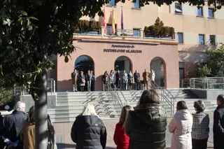 El Ayuntamiento de Pozuelo de Alarcón guarda un minuto de silencio por el atentado de ayer en París