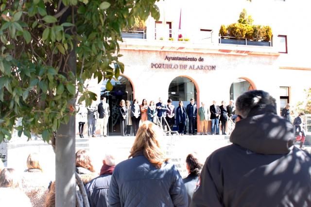 El Ayuntamiento de Pozuelo de Alarcón guarda un minuto de silencio por las víctimas del accidente aéreo ocurrido ayer en Francia