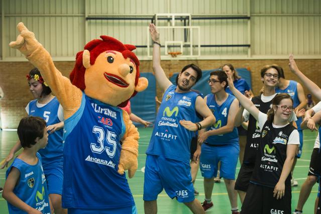 La Escuela Municipal de Baloncesto para personas con discapacidad celebra su fin de curso