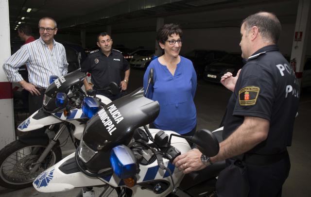Pérez Quislant visita a la plantilla de Policía Municipal, de Protección Civil y del Servicio de Emergencias de Pozuelo