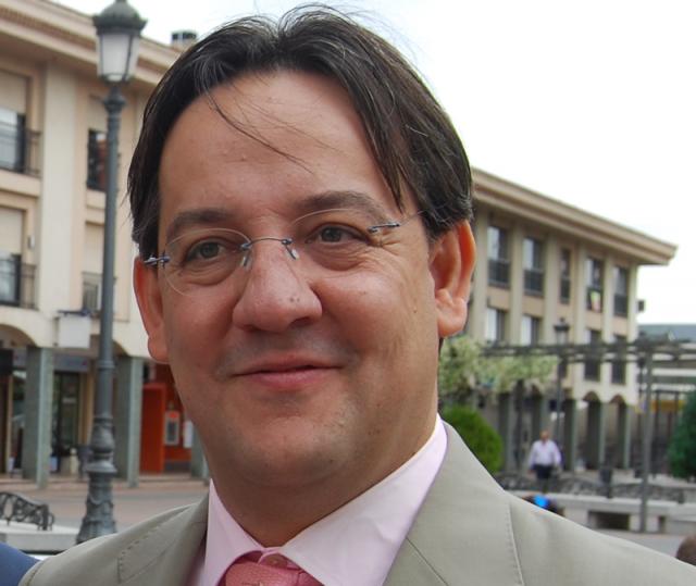 El portavoz de Ciudadanos Pozuelo, Miguel Ángel Berzal, reprocha la “afición al particular rodillo” del Grupo Popular