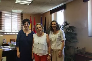 Pérez Quislant se interesa por los proyectos de Cruz Roja Pozuelo en un encuentro con su presidenta